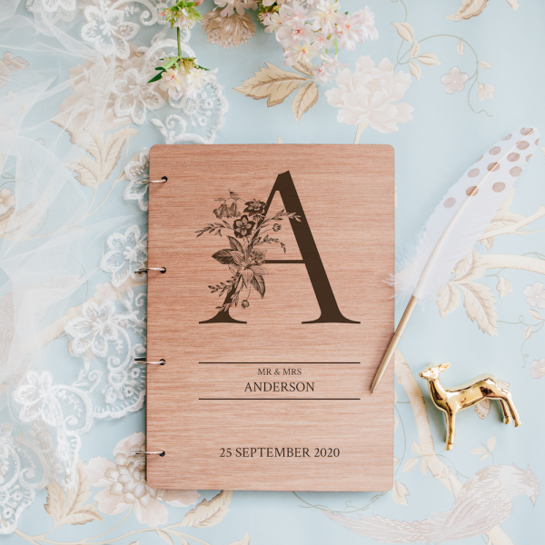 Gastenboek Hout Letter