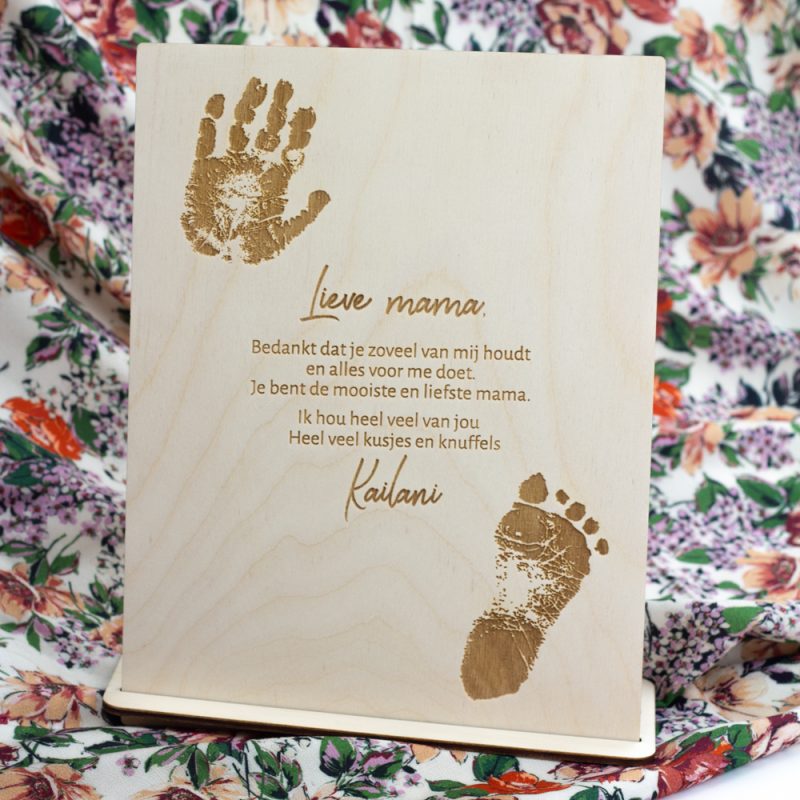 Houten Hand- en voetafdruk met boodschap