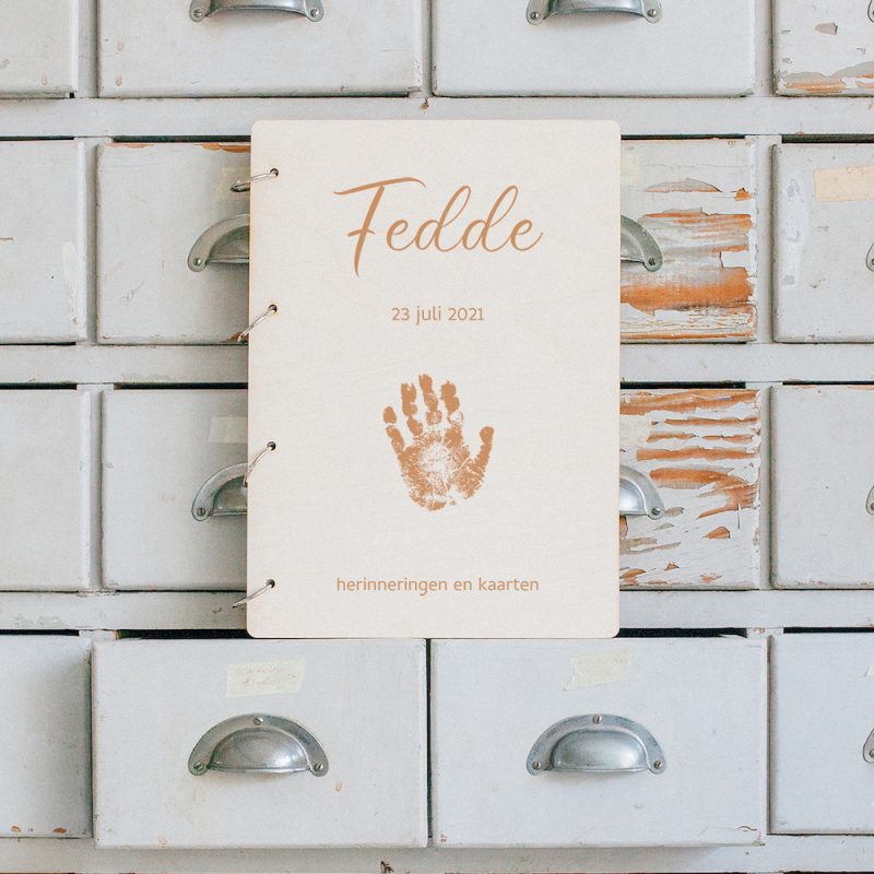 Houten bewaarboek Hand- en voetafdruk